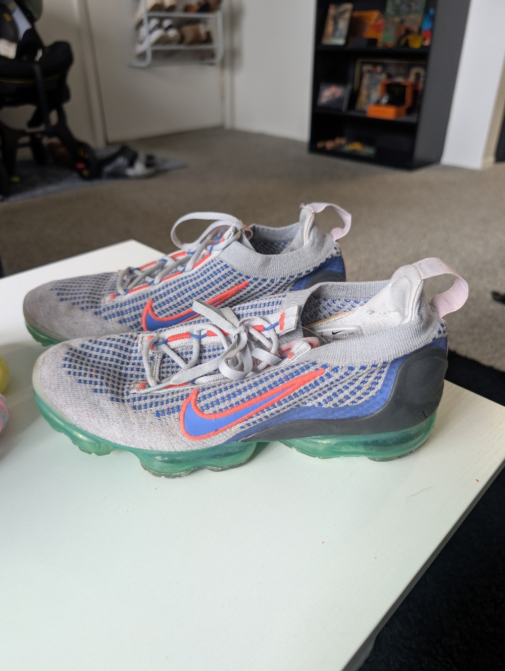 Nike Vapor Max Grey Knit Sneakers with Pink-Orange Swoosh and Green Sole